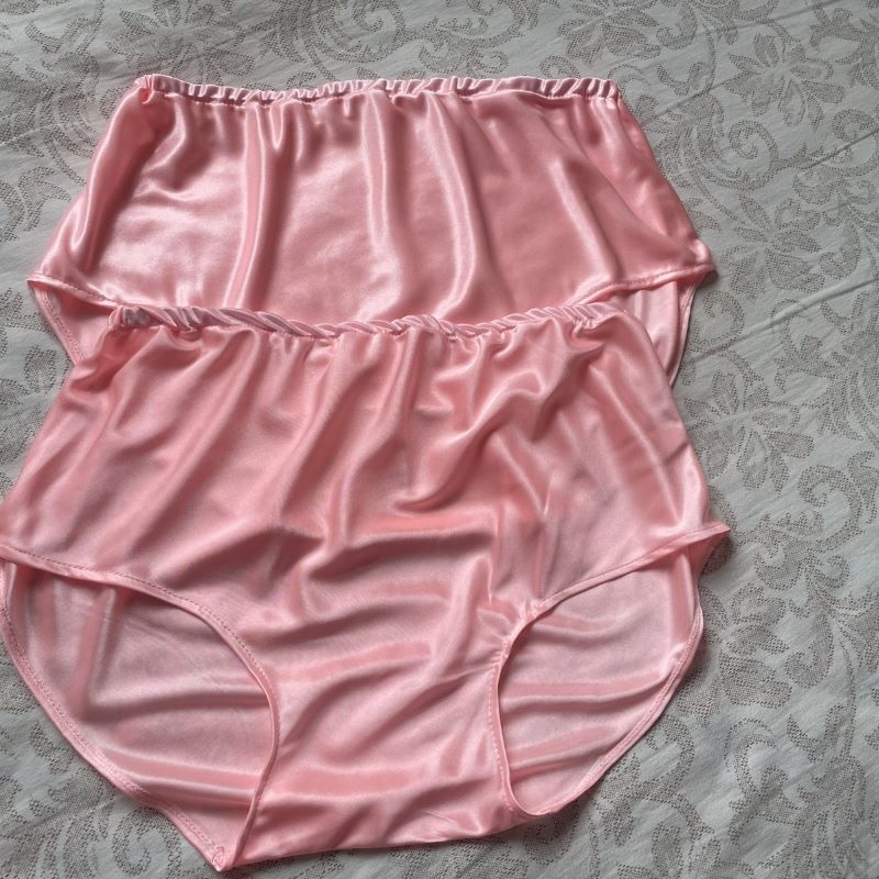 Boxer Shorts Modal - Celana Dalam Sutra Es Pink Mengkilap